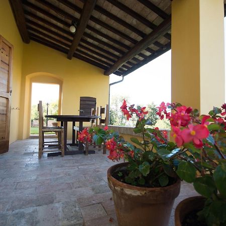 Casa Dei Lecci Apartment โฟลีโญ ภายนอก รูปภาพ