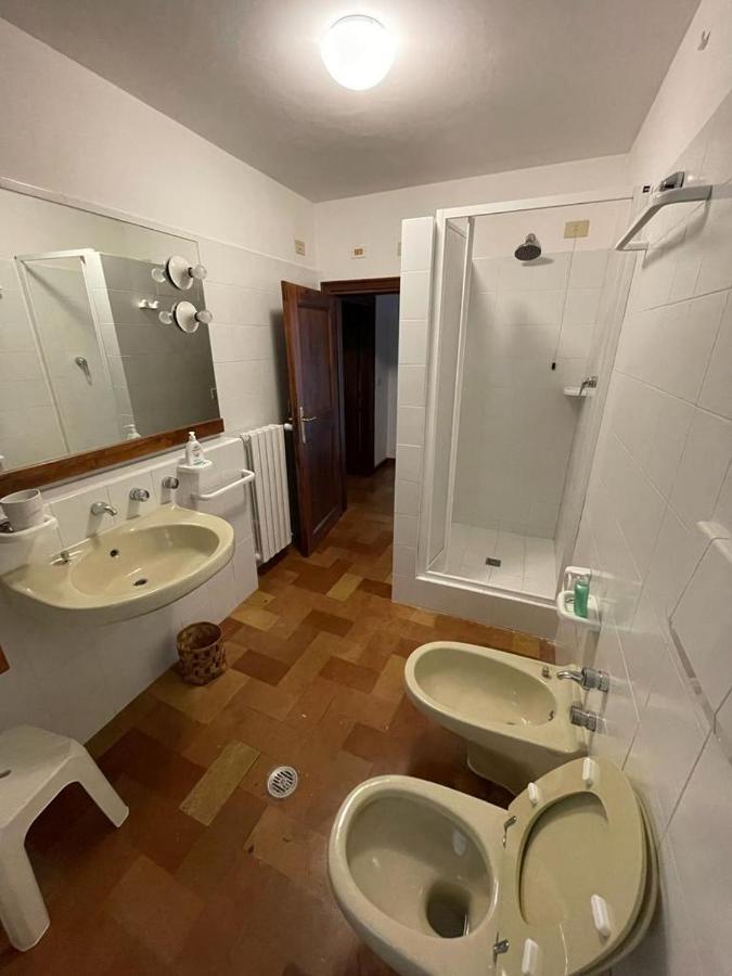 Casa Dei Lecci Apartment โฟลีโญ ภายนอก รูปภาพ