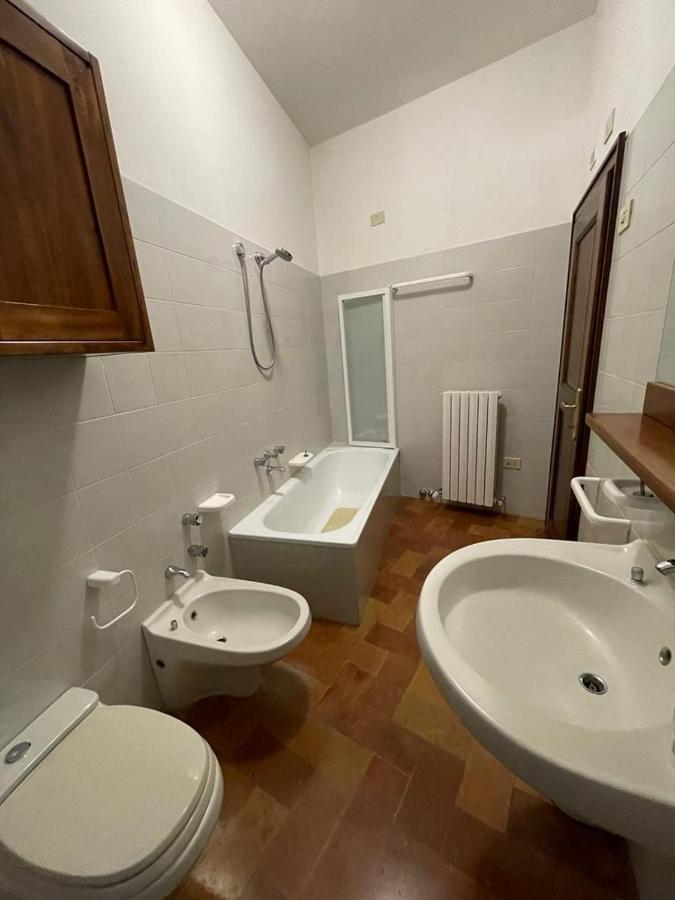 Casa Dei Lecci Apartment โฟลีโญ ภายนอก รูปภาพ