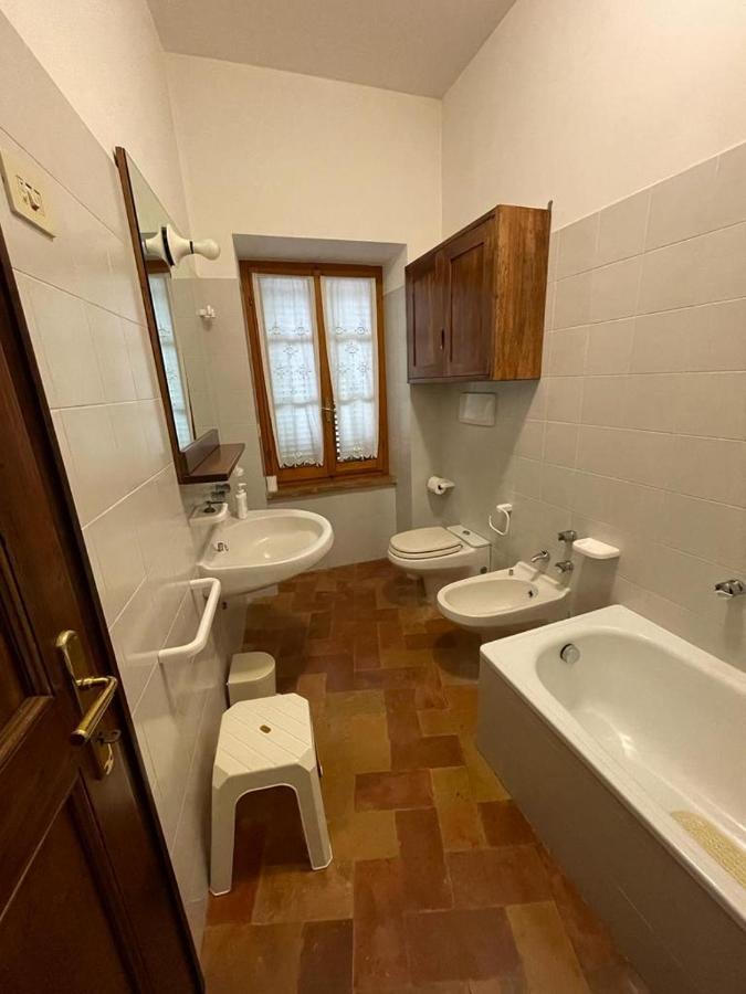 Casa Dei Lecci Apartment โฟลีโญ ภายนอก รูปภาพ