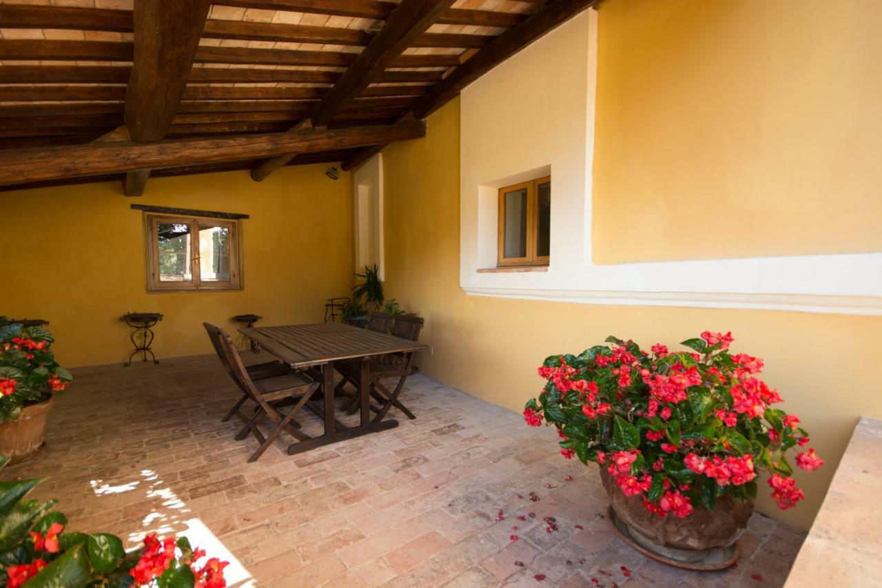 Casa Dei Lecci Apartment โฟลีโญ ภายนอก รูปภาพ