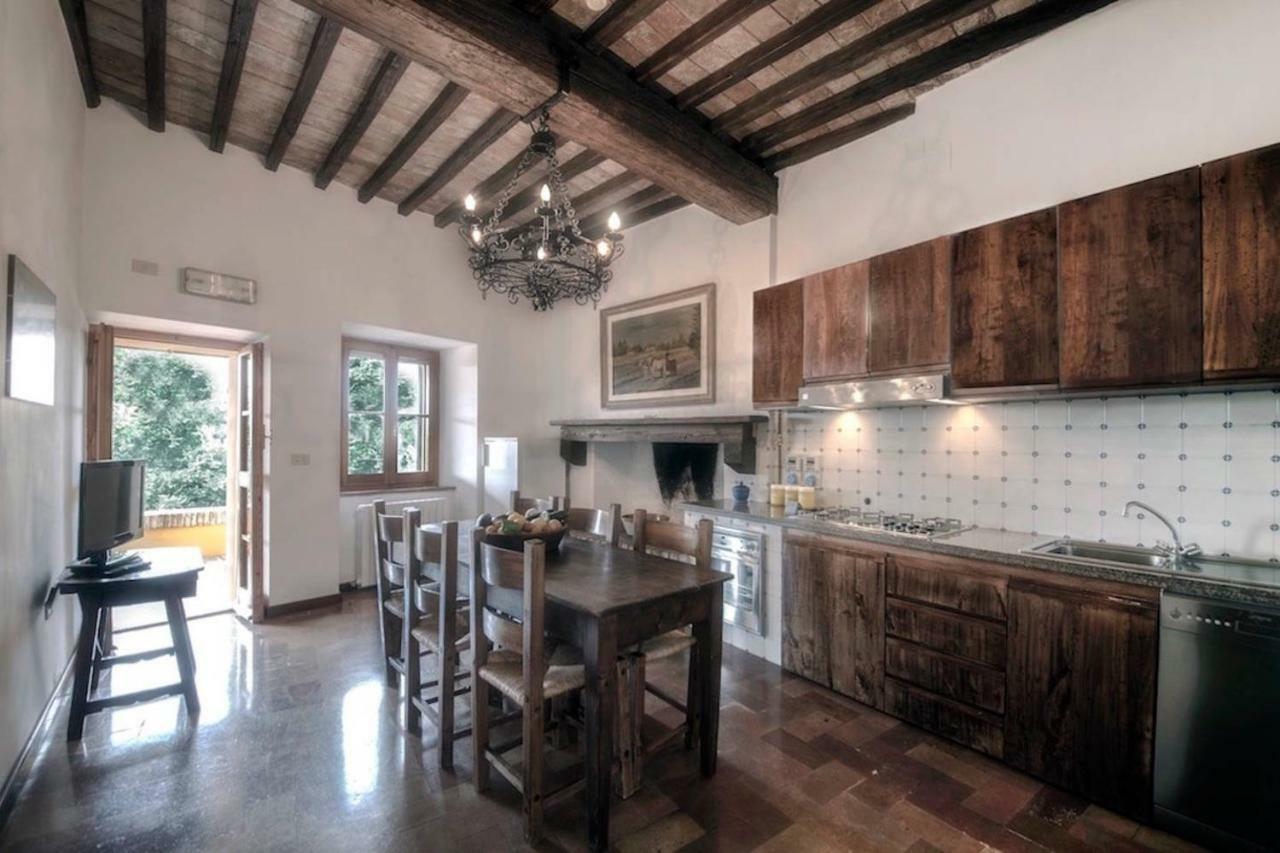 Casa Dei Lecci Apartment โฟลีโญ ภายนอก รูปภาพ