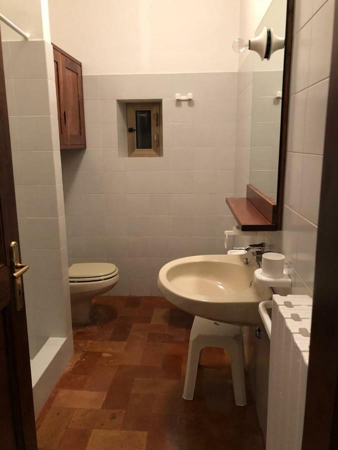 Casa Dei Lecci Apartment โฟลีโญ ภายนอก รูปภาพ